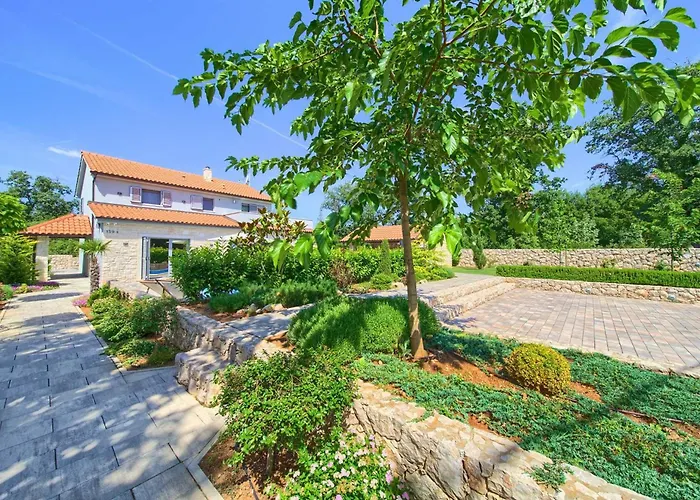 Βίλα Beautiful Aurora With Private Pool, Sauna And Jacuzzi *