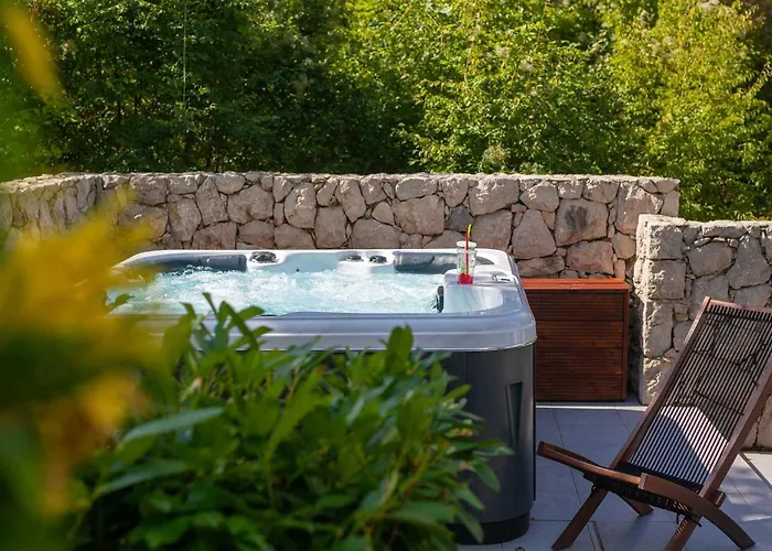 Beautiful Aurora With Private Pool, Sauna And Jacuzzi