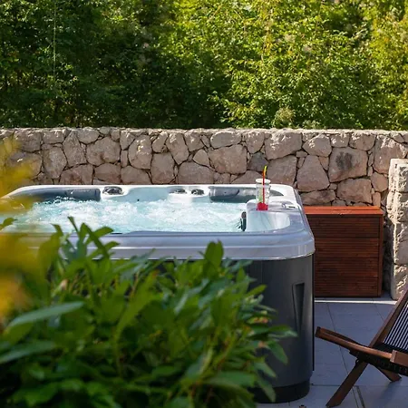 Beautiful Aurora With Private Pool, Sauna And Jacuzzi