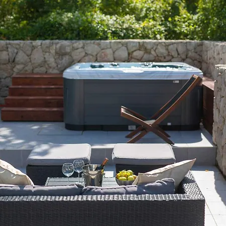 Beautiful Aurora With Private Pool, Sauna And Jacuzzi Villa *